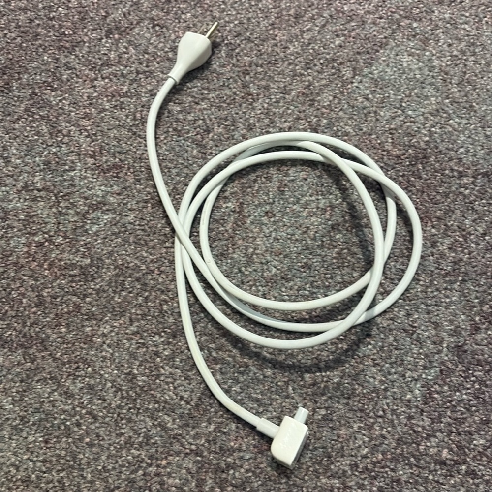 MacBook extension cord